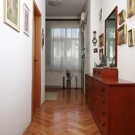 Spacious In The Center Apartment *